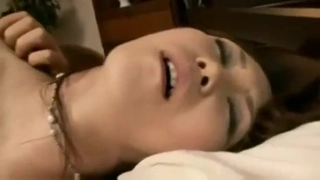 在墙上装好针孔摄像头偷拍打炮