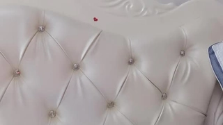 自慰起来很销魂的正妹～边玩自己的毛穴边跟粉丝约炮