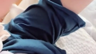 一男3女玩3飞 站立脱掉衣服轮流扣逼口交后入