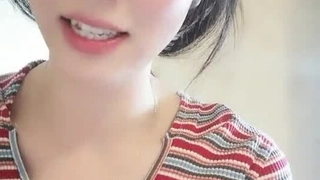 18岁的金发女郎与她的第一次三人行,包括大胸部和群交