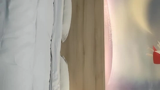 【网爆门事件】优衣库更衣室高校女学生露脸私拍流出