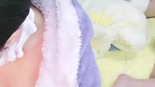性欲旺盛的女同性恋在这个硬核视频中用假阳具进行激烈的性爱