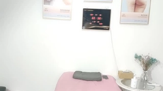 撩妹小青年旅店啪啪刚破处不久的美腿大一小妹妹说爸爸操我小逼刚进入就嗷嗷叫都哭了不停说疼对白淫荡