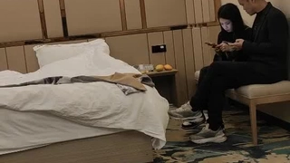 VIXEN 一对有钱情侣在假期中共享完美红发美女