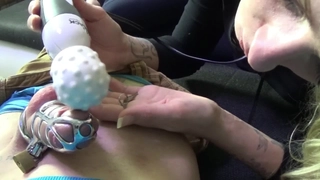 少女业余爱好者被脚交和成人玩具搞得变态