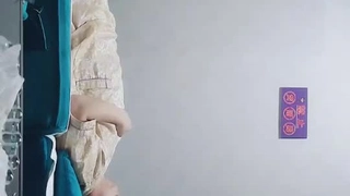 近期下海像混血御姐，炮友没在道具自慰，单腿黑丝掰穴，假屌磨蹭骚逼，屁股骑乘上下套弄